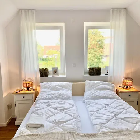 An Der Nordsee Mit Garten Und Sauna! 布特亚丁根